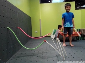 58568