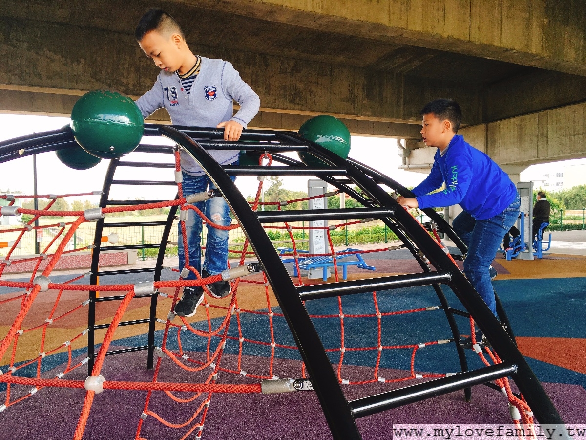 國際路橋下公園