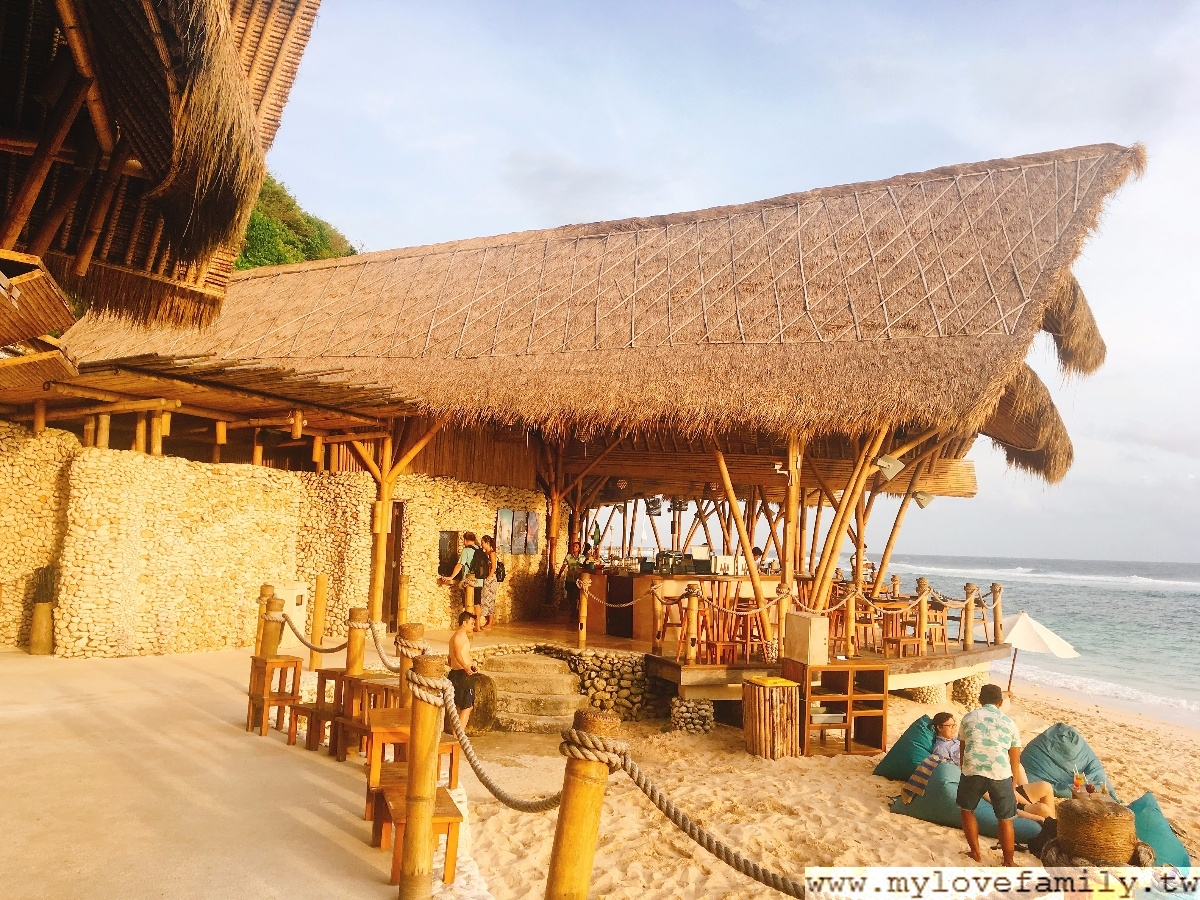 Sundays Beach Club