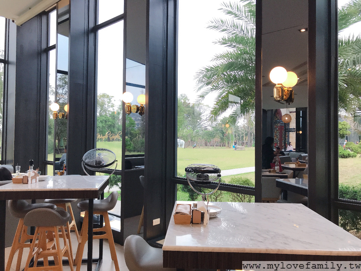 HoneyWood Cafe