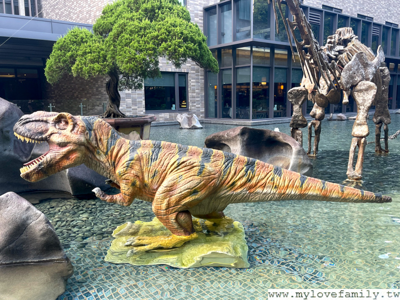 「板根巨獸．遠古生物展」