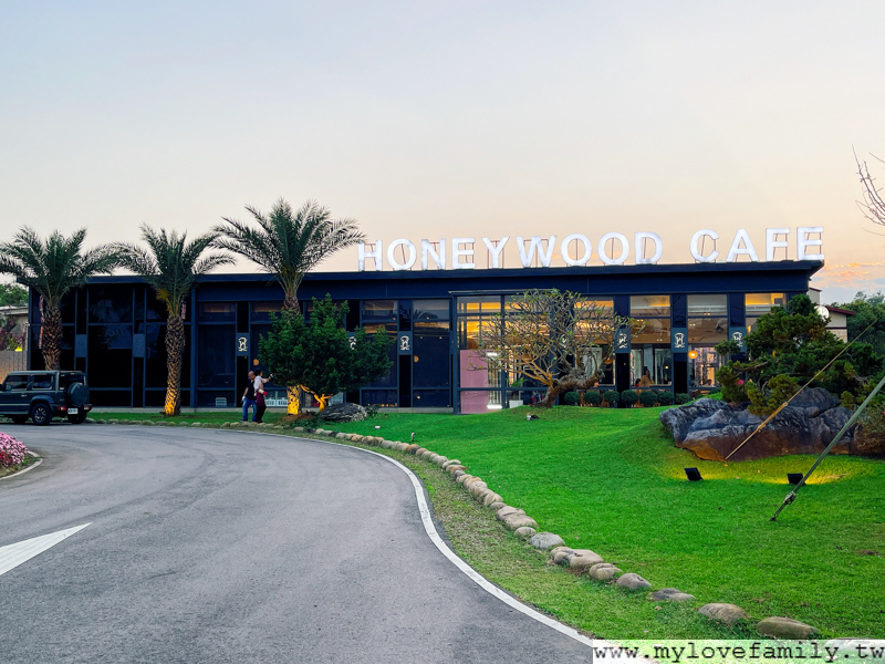HoneyWood Cafe
