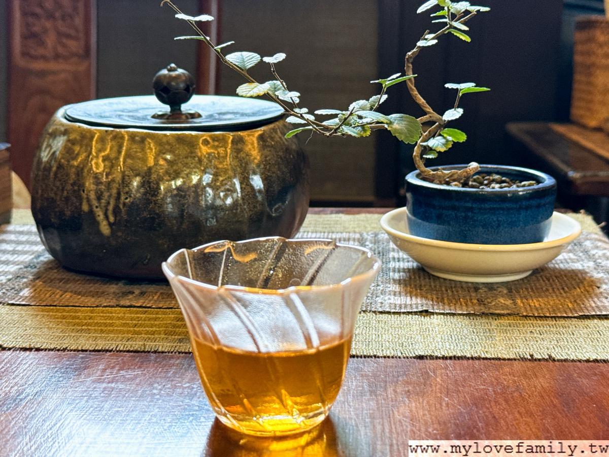 捨茶外人文茶館