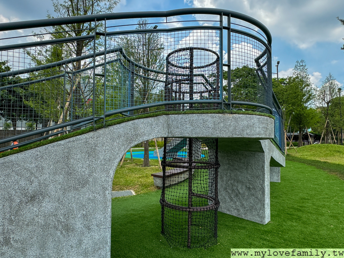 第一河濱公園共融式遊戲場