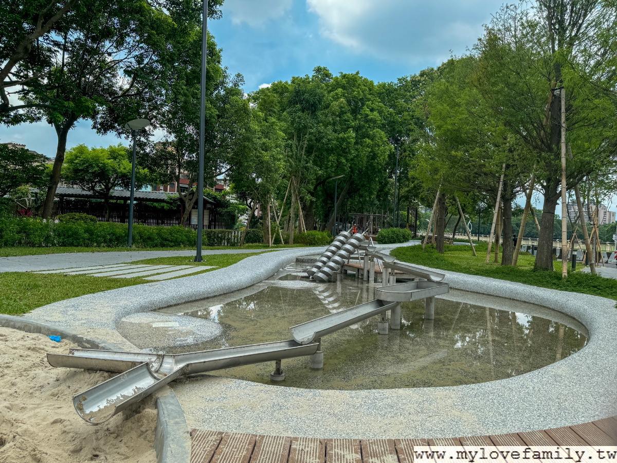 第一河濱公園共融式遊戲場