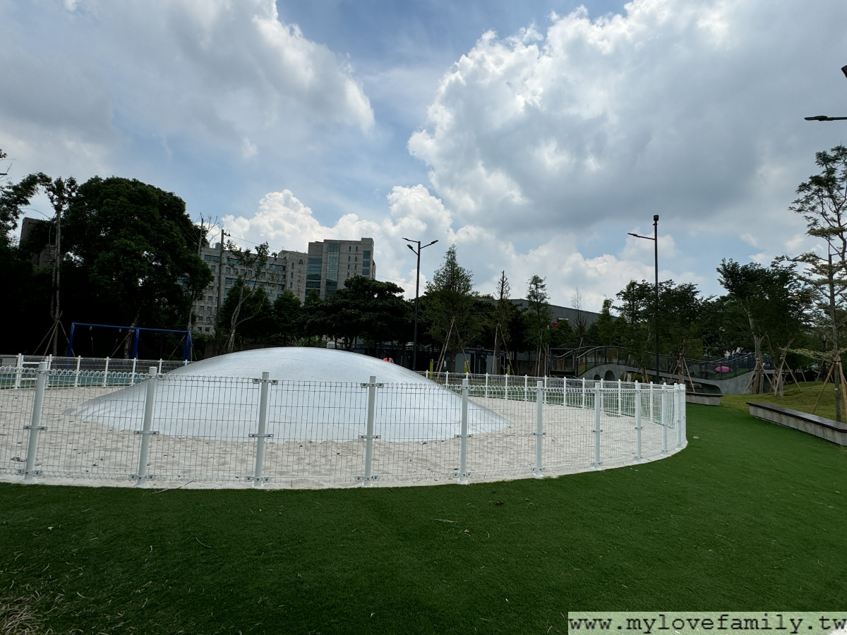 第一河濱公園共融式遊戲場